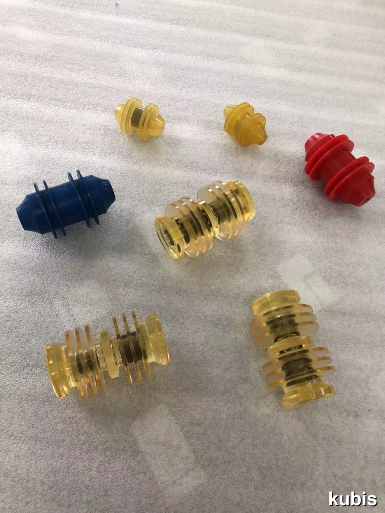 Custom cast polyurethane pipeline pigs with sealing cups and discs